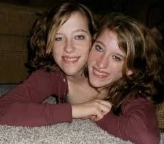 They can pop apart when one needs to go to the bathroom and the other one doesn t. The Things You Ve Always Wanted To Ask Conjoined Twin Sisters Abby And Brittany 22 Words