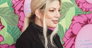 Tori Spelling a dat de înțeles că l-a părăsit pe Dean McDermott:  "Întotdeauna am arătat mai bine singură". Actrița stă într-un motel cu cei  cinci copii ai săi