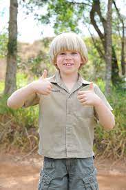 Steve irwin's dad bob lives his life as a recluse following the sudden death of his son and an the pair started on just four acres of land, and lived in a caravan until they built the young family a home. Robert Irwin Penguin Books Australia