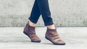 Stylish shoes, casual flats, work boots, athletic apparel Best Non Orthopedic Shoes For Hammertoes 7 Chic Solutions