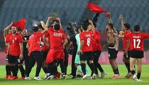 The egypt national football team, known colloquially as the pharaohs, represents egypt in men's international football, and is governed by the egyptian football association (efa), the governing body of football in egypt. Ø£Ø¨Ø±Ø²Ù‡Ø§ Ù…Ù†ØªØ®Ø¨ Ù…ØµØ± 6 Ù…ÙØ§Ø¬Ø¢Øª Ø¨Ù…Ø¬Ù…ÙˆØ¹Ø§Øª ÙƒØ±Ø© Ø§Ù„Ù‚Ø¯Ù… ÙÙŠ Ø£ÙˆÙ„Ù…Ø¨ÙŠØ§Ø¯ Ø·ÙˆÙƒÙŠÙˆ