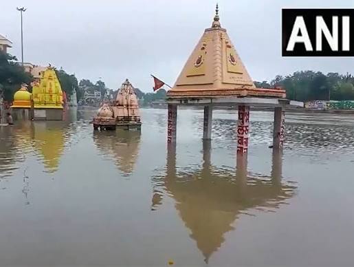 MP: Temples at Ujjain's Ram Ghat submerged as water level of Shipra rises