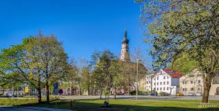 Nach altem brauch werden in allen gottesdiensten mit ausnahme des hochamtes um 11 uhr im dom kräuterbunde gesegnet, die sie gern zum gottesdienst mitbringen können. Deggendorf Maria Himmelfahrt Kirche Picture Of Maria Himmelfahrt Kirche Grassau Tripadvisor