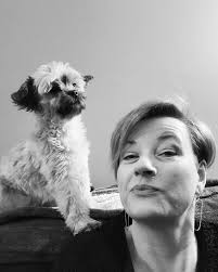 It's all covid-y outside. I'm vaxxed and boosted, but I'd rather not chance  getting even mildly sick or lose my sense of taste/smell...cause I'm all  about food.🤣 I'm going nowhere. I'm officially