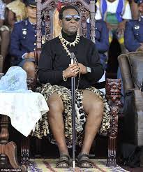 2014) king goodwill zwelithini kabhekuzulu weighs in on land reform. Lavish Life Of Zulu King Goodwill Zwelithini Blamed For South African Violence Daily Mail Online