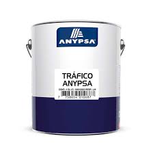 Logotipo de la marca de pintura sobre la Tineta de pintura alto tráfico en una paleta, destacando el 'Formato Ideal para Obras Públicas'.