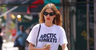 And while the arctic monkeys frontman has dated a host of glamorous girls, including alexa chung for four years, he admitted that he is 'excited' about the course his current relationship might take. Alexa Chung And Alex Turner Arctic Monkeys Band T Shirt Glamour Uk
