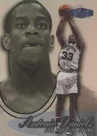 1997-98 Flair Showcase Row 3 Basketball Card #29 Antonio Daniels Rookie