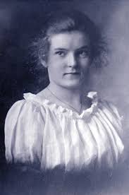 Any clues about relationships among carpenter families in dwellings  1018-1019?