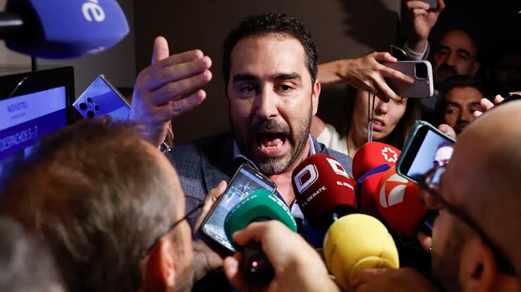 Víctor de Aldama tras irrumpir en la comparecencia de Leire Díez