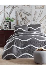 Uygun yatak örtüsü fiyatlarını kaçırmamak için yatak örtüsü kategorisini inceleyin. Enlora 100 Dogal Pamuk Yatak Ortusu Seti Tek Kisilik Kapitoneli Baskili Novia Gri Komsu Magazalari Giyim Ve Kozmetige Dair Her Sey