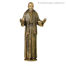 Used as a form of address for a priest in italy, spain, portugal, and latin america. Jesusfigur Aus Bronze Padre Pio Online Kaufen