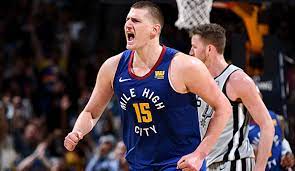 View his overall, offense & defense attributes, badges, and compare him with other players in the league. Nba Nikola Jokic Und Sein Formanstieg Bei Den Denver Nuggets Die Blockade Ist Gelost