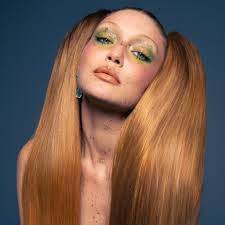 Mariah Winter's Instagram, Twitter & Facebook