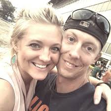 What are some recommendations for places to stay near Tahquamenon Falls?