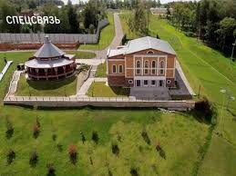 That medvedev and his family are regular guests at the residence was already known, but navalny's group managed to record the first aerial footage ever published. Alex Kokcharov Sur Twitter That S The Location Of The Famous Milovka Mansion A Dacha Of Pm Dmitry Medvedev Complete With A Duck House In The Middle Of The Pond Why Are