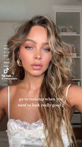 Amber Buzzard's Instagram, Twitter & Facebook