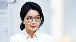 Vợ của cựu Tổng thống Yoon Seok Yeol, bà Kim Keon Hee, được cho là đã nhập viện  do mắc chứng trầm cảm nặng. Theo thông tin từ giới pháp luật và