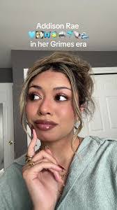 Isabel Grimes's Instagram, Twitter & Facebook