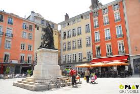 Statue Bayard Place Saint Andre Grenoble Http Www Fasthotel Com Rhone Alpes Hotels Grenoble Pas Cher Visiter Grenoble Bienvenue En France Grenoble