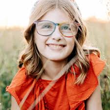 We had Summer family photos taken earlier this year by @loraandted and we  decided to make it even more memorable by having them taken