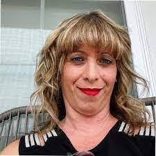 Toni Casale's Instagram, Twitter & Facebook