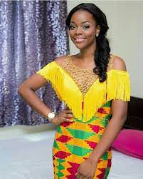 Model de pagne wax robe. Model Robe Pagne Decollete Avec Perles Franges Jaunes Et Print Graphique Decollete Franges Jaunes Mode Robe Africaine Model Robe En Pagne Modele De Robe
