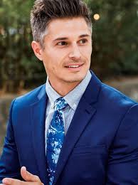 Justin Vess's Instagram, Twitter & Facebook