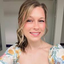 Lindsey Holley's Instagram, Twitter & Facebook