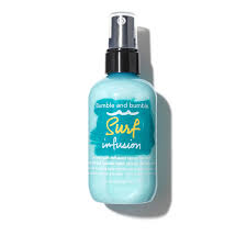 Ce spray à l'eau de mer va devenir votre meilleur allié pour texturiser vos cheveux et leur donner un volume naturel. Bumble And Bumble Surf Infusion Space Nk