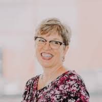 Ellen Fee's Instagram, Twitter & Facebook