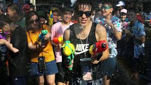 Kemeriahan pesta air songkran festival sangat menarik untuk wisawatan. Virus Corona Acara Perang Air Di Thailand Ditiadakan Dunia Tempo Co