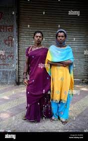 Two Indian Hijras/Ladyboys/Eunochs/Transsexuals/Transvestites posing in the  Street, Pune, India Stock Photo - Alamy