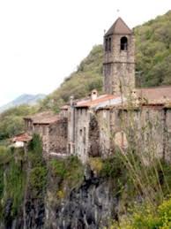 Castellfollit de la roca is a municipality in the comarca of garrotxa, in the province of girona, catalonia, spain. Castellfollit De La Roca Wikitravel