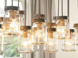 Nos Idees Deco Pour Donner Une Seconde Vie A Ses Bocaux Vides Elle Decoration Lumieres En Bocaux Idee Deco Luminaire