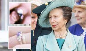 Coverage of the wedding of princess anne and captain mark phillips on 14th november 1973 from abc. Princess Anne Shock Queen S Daughter Has Two Engagement Rings With A Special Link Express Co Uk