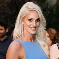 Shelly Strauss's Instagram, Twitter & Facebook