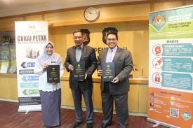 Kl is a busy city and gridlocked traffic is common, but with an extensive network of buses, light rail commuter trains and taxis, getting. Jabatan Ketua Pengarah Tanah Galian Persekutuan Sesi Sign Off Piagam Projek Khidmat Perundingan Forensik Sistem E Tanah