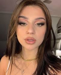 Alexandra Guajardo's Instagram, Twitter & Facebook