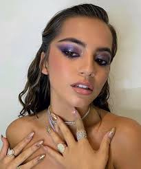 Pretty Celebrity Makeup Looks To Kick Off 2021 In Style In 2021 Celebrity Makeup Prettiest Celebrities Celebrity Makeup Looks