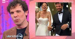 Valerio lundini intervista la conduttrice andrea delogu con tanto di videomessaggi a sorpresa! Vieni Da Me Andrea Delogu Confessa Quando Mio Marito Francesco Montanari Bacia Le Altre Io Sbatto La Testa Contro Il Muro Il Fatto Quotidiano
