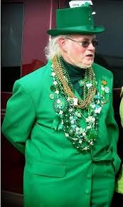 „příběh živé vody začíná podle legend příchodem svatého patrika do irska, kde tento světec vyhnal ďábla. Den Svateho Patrika Jak Slavit Svateho Patrika Svatek Svateho Patrika Srubove Stavby Keliwood