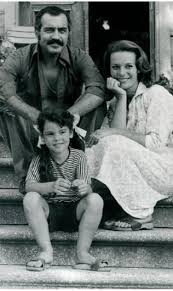 Fikret Hakan Hulya Kocyigit Gulsah Soydan Gunumuzde Yuvasini Kurmus Anne Olmus Ve De Kayinvalidelige Hazirlanan Gulsah Soydan Al Fotograf Sinema Nostalgia