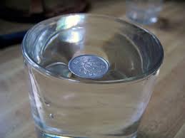 how does a one yen coin float on the