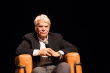 Fabrice luchini, bernard tapie, alessandra martines, pierre arditi, ticky holgado. Bernard Tapie L Etonnant Conseil D Ophelie Winter Pour Soigner Son Cancer Gala