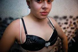 Mi esposo usa lencería • LADO B