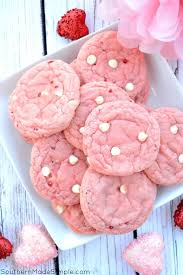 Strawberry Milkshake Cookies These Easy Strawberry And White Chocolate Chip Cookies Taste J Cookies Pepite Chocolat Pepites De Chocolat Blanc Cookies Recette