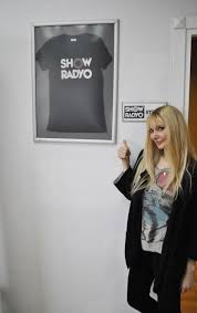 yeni albumu ve yeni sarkilariyla gokce 14 subat sali gunu saat 14 00 te show radyo da hakan demir in konugu oldu sarkicilar radyo