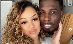 Rebecca Somerville's Instagram, Twitter & Facebook