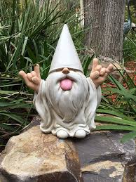 Glitzglam Rockerzwerg George Dieser Zwerg Wird Ihren Feengarten Und Gartenzwerge Rocken 10 Inch Grosse Gartenzw In 2020 Gartenzwerg Lustig Gartenzwerg Feengarten
